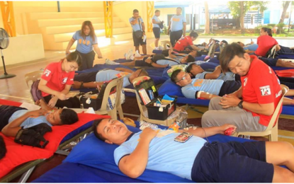 <p><strong>BLOOD LETTING.</strong> Laguna cops spearhead the blood-letting activity dubbed “Dugtong Alay, Dugtong Buhay”, in partnership with the Philippine Red Cross (PRC)-Laguna Chapter, at the Laguna Provincial Police Office multi-purpose covered court on July 5, 2018. The activity is one of the highlights of the Philippine National Police's (PNP) observance of the 23rd Police Community Relations Month this July.<em> (Photo courtesy of LPPO-PIO)</em></p>